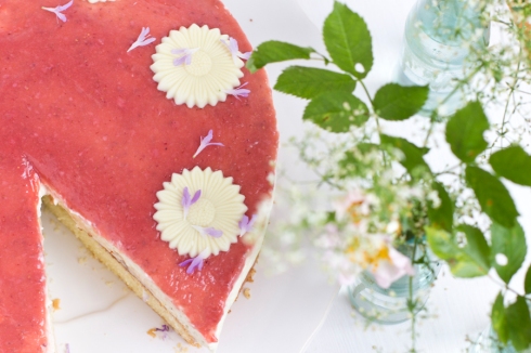 rhubarb-cream-cheese-cake-detail